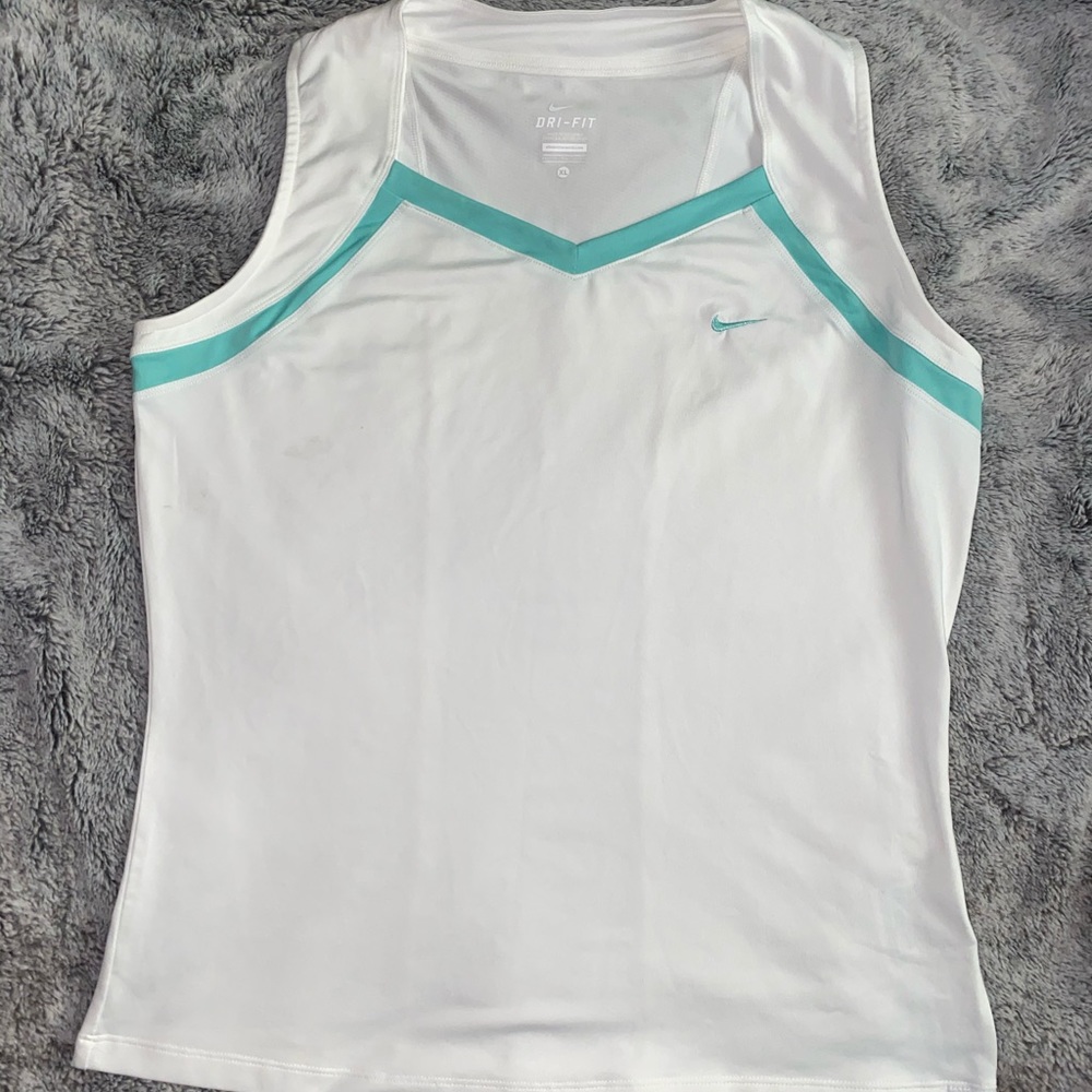 NIKE Women’s active shirt